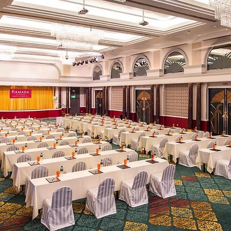Hotel Ramada By Wyndham Bangkok Chaophya Park Exterior foto