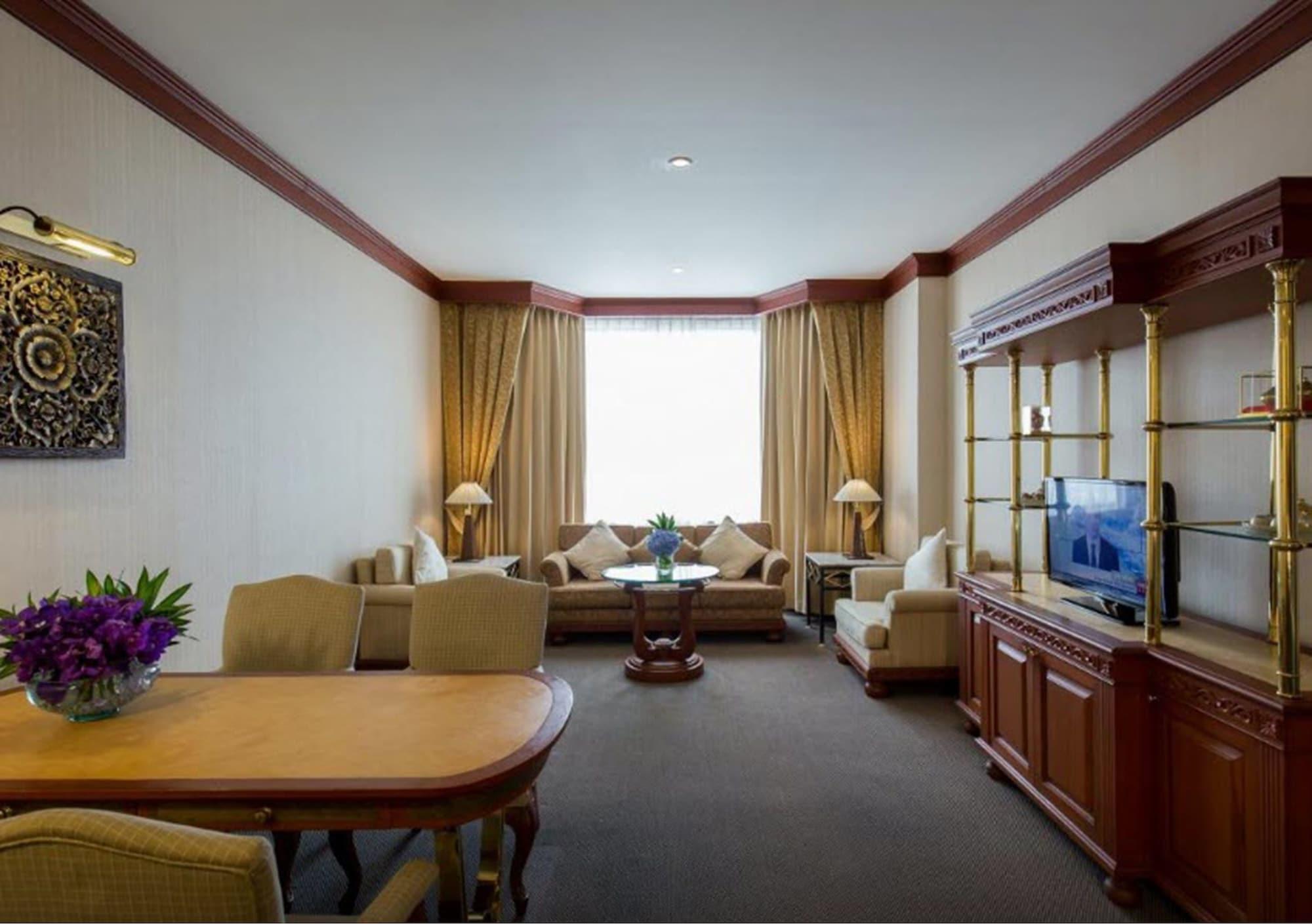 Hotel Ramada By Wyndham Bangkok Chaophya Park Exterior foto