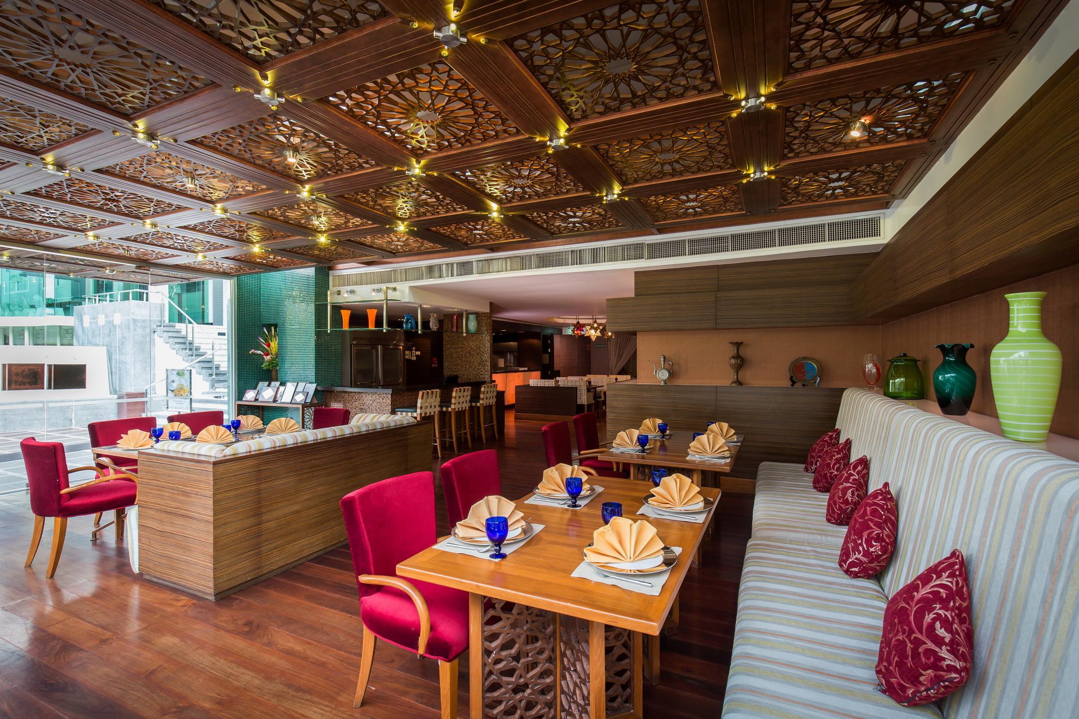 Hotel Ramada By Wyndham Bangkok Chaophya Park Exterior foto