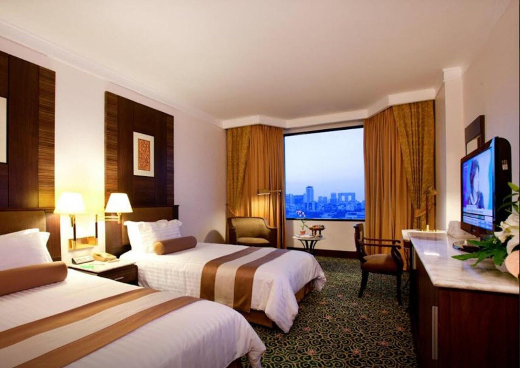 Hotel Ramada By Wyndham Bangkok Chaophya Park Exterior foto